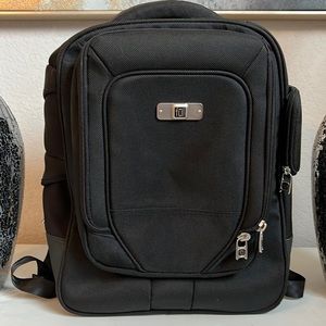 FUL Backpack/Laptop/iPad bag.Fold out water bottle pouch, padded straps.